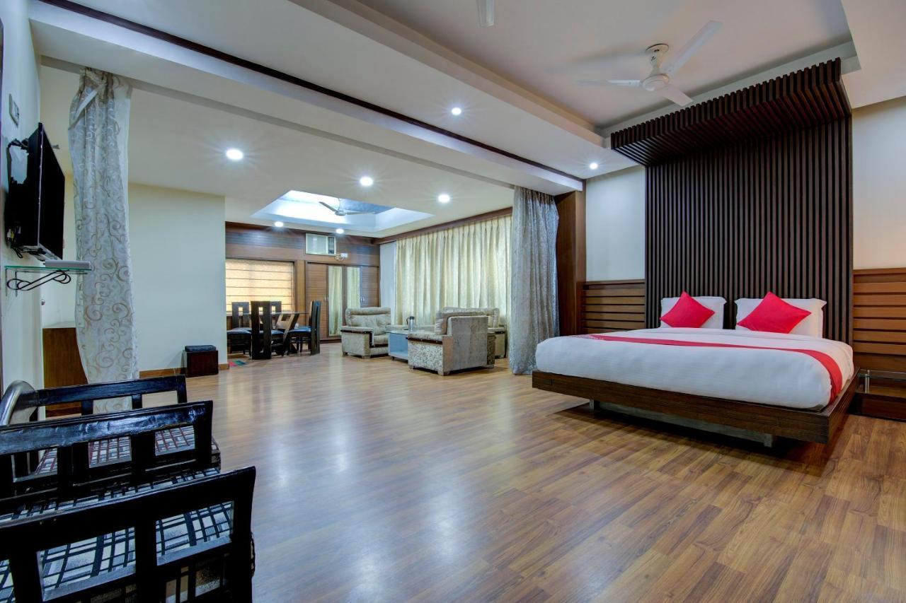 Oyo 1545 Hotel Shivani International Ahmedabad Exterior photo