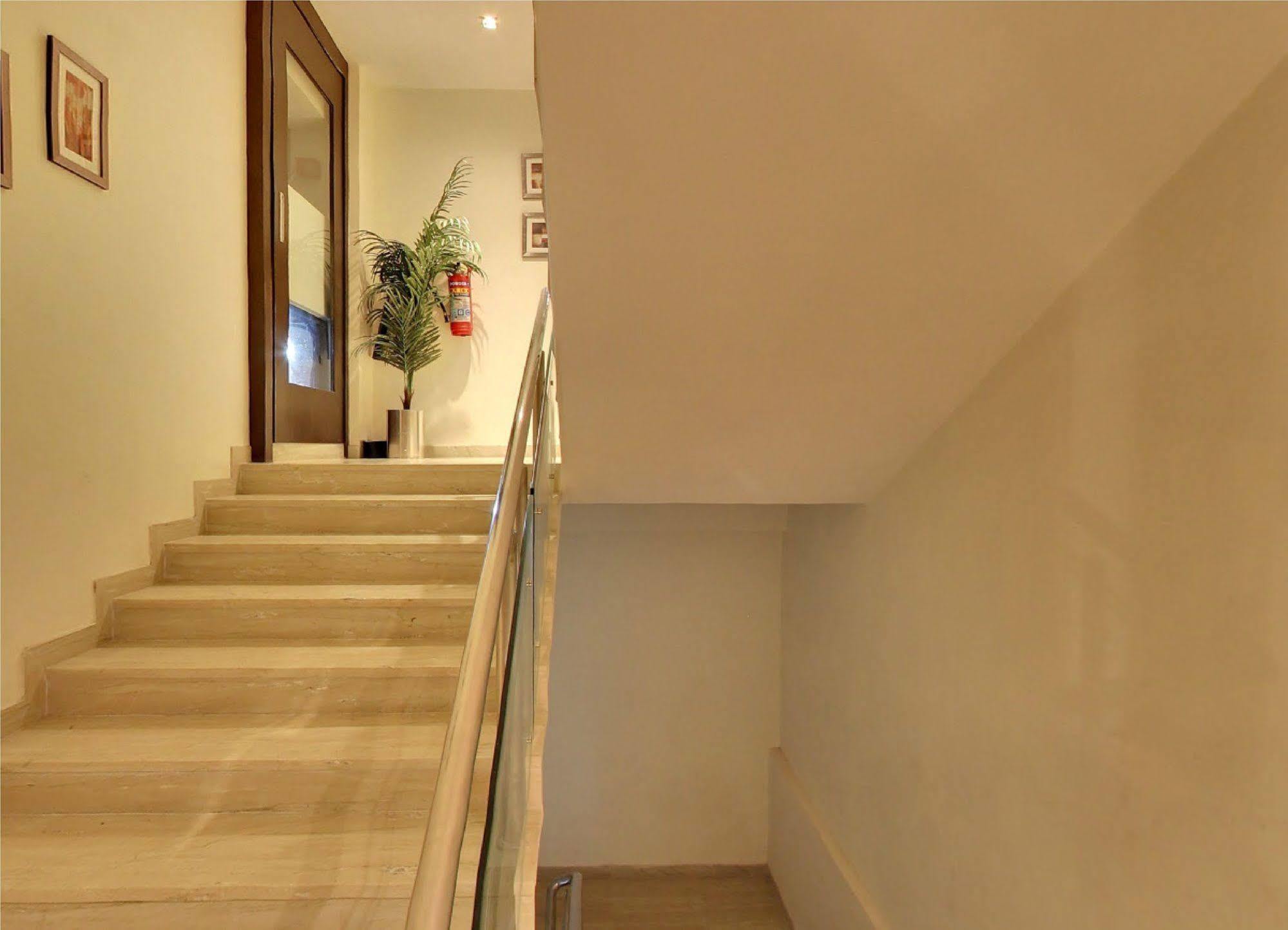 Oyo 1545 Hotel Shivani International Ahmedabad Exterior photo
